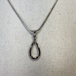 Lia Sophia Silver Tone‎ Teardrop Pendant Necklace Fashion Jewelry